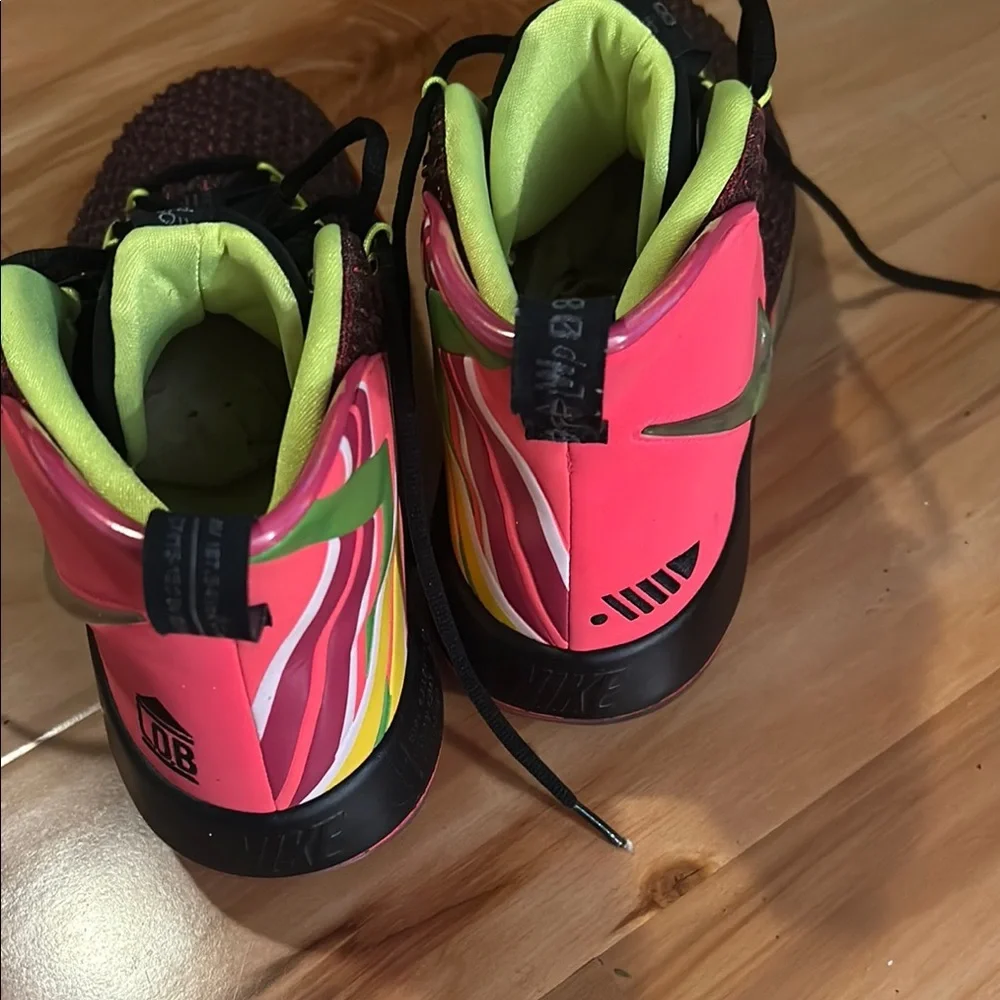 Nike Brown and Pink Sneakers with Breathable Design. LeBron 17 - Picture 4 of 8